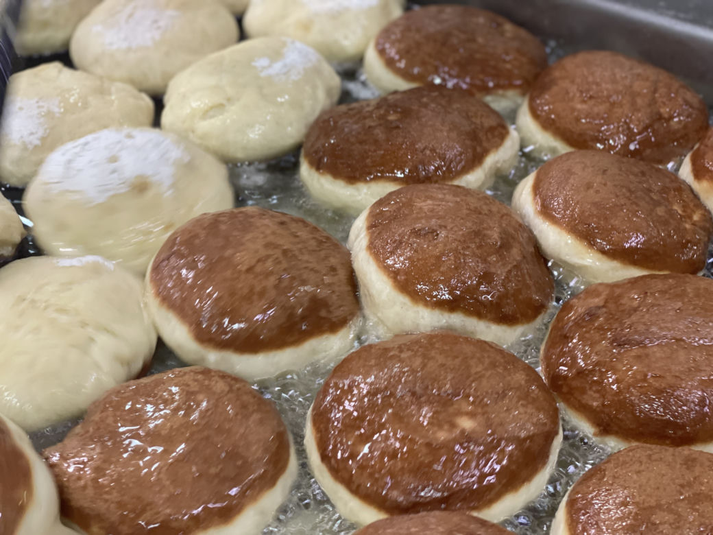 Zobacz, jak powstają pączki