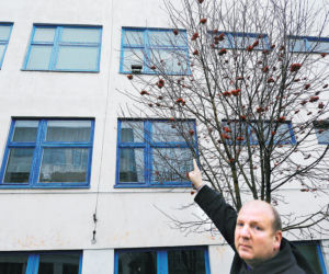 8-letni Szymek wyskoczył przez okno, bo chciał do mamy
