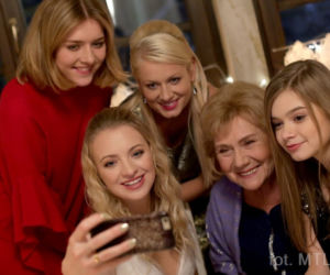 M jak miłość odc. 1290. Joasia (Barbara Kurdej-Szatan), Ula (Iga Krefft), Barbara (Teresa Lipowska), Marzenka (Olga Szomańska), Zosia (Julia Wróblewska)