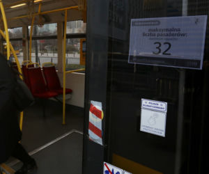 Koronawirus. Informacje na autobusach 