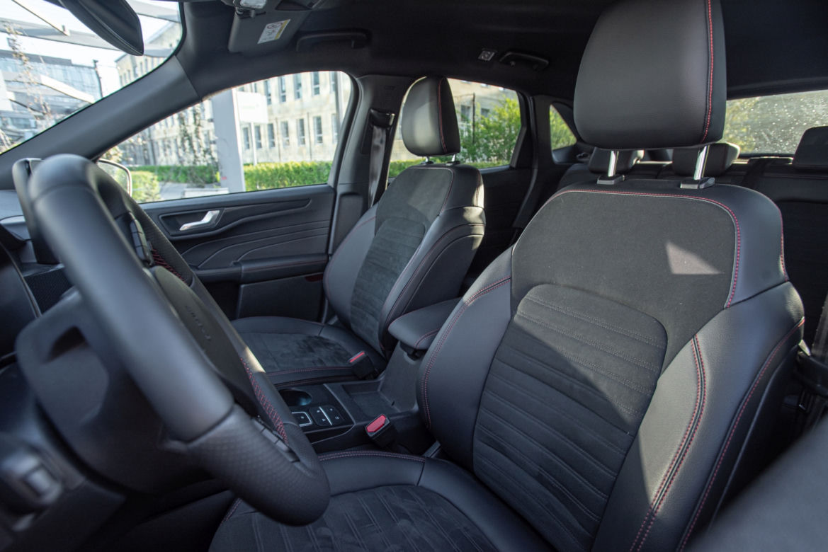 Ford Kuga 2.5 Hybrid AWD ST-Line X 