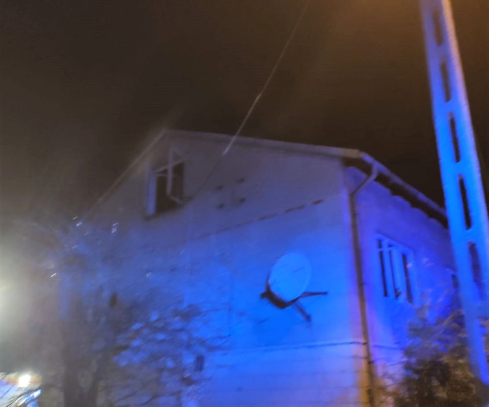 Przasnysz. Rodzina z dwojgiem dzieci bez dachu nad głową! W środku martwe psy i koty