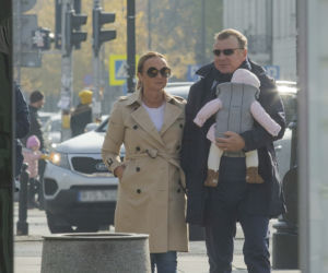 Joanna i Jacek Kurscy na rodzinnym spacerze w warszawskich Łazienkach Królewskich