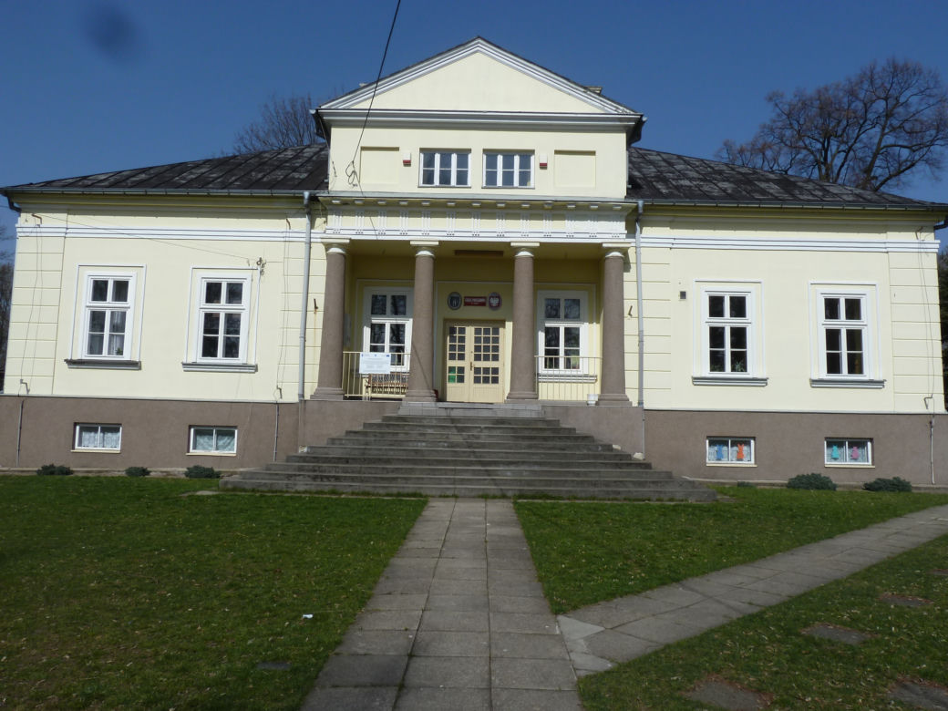 Piękne i przerażające… Jakie historie kryją bełchatowskie dwory? 