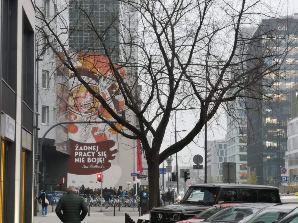 Mural z Ireną Kwiatkowską w Warszawie