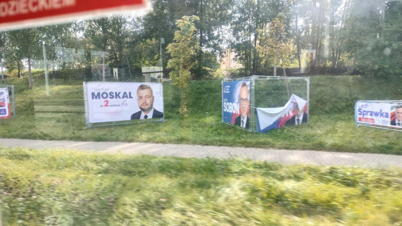 Wyborcze banery w Lublinie. Część jest już zniszczona [GALERIA]