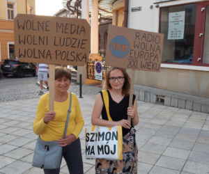 Tak protestowali mieszkańcy Tarnowa! Wsparcie dla telewizji TVN