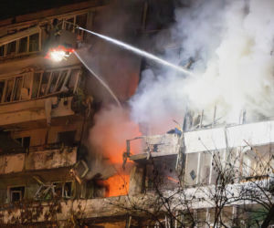 Nocny atak na Kijów! Wielkie eksplozje, płoną bloki