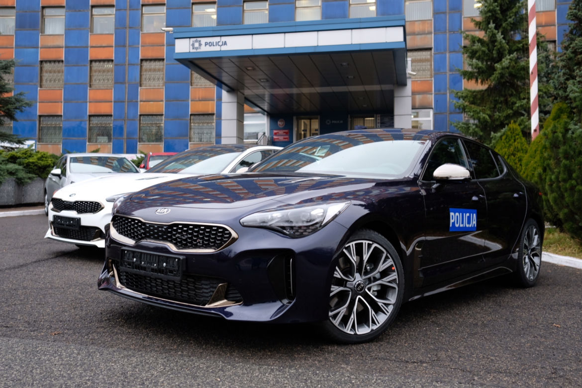 Kia Stinger 2.0 T-GDI 255 KM GT Line w polskiej policji