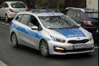 Mikołów: Pijany kierowca nie zauważył, że parkuje obok radiowozu. Policjanci patrzyli, jak idzie chwiejnym krokiem