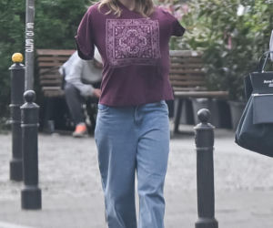 Małgorzata Socha przebiera się na ulicy