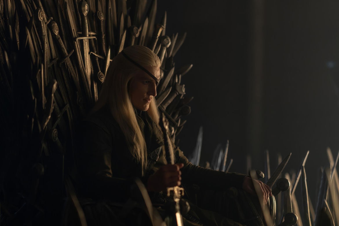 Ewan Mitchell jako książę Aemond Targaryen