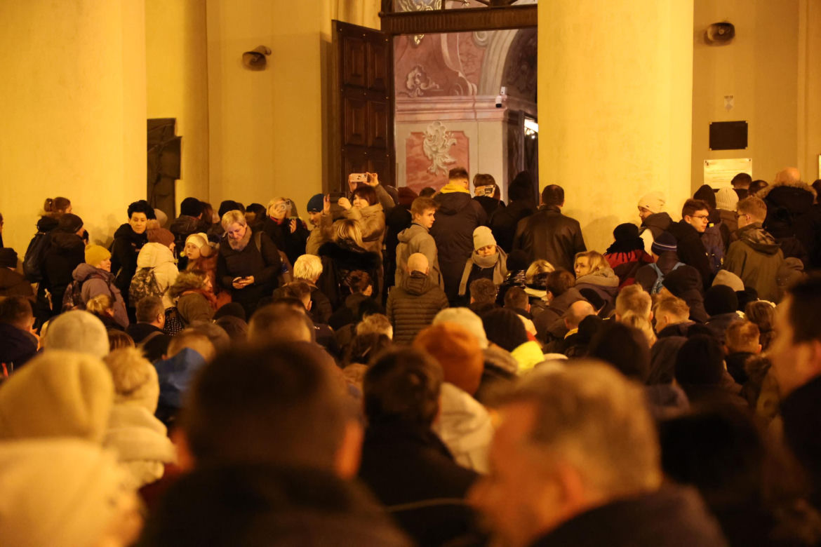 Kilka tysięcy osób w piątkowy wieczór wyruszyło z Lublina w 10. Ekstremalną Drogę Krzyżową