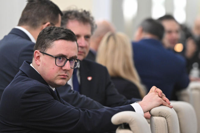 Specjalne posiedzenie rządu. Tusk tnie ceny paliw. Radykalne obniżki podatków