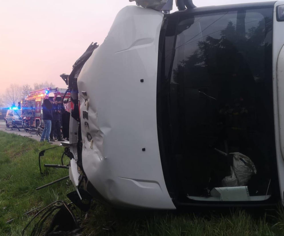 Przewrócona ciężarówka blokuje ruch na DK94 pod Brzeskiem