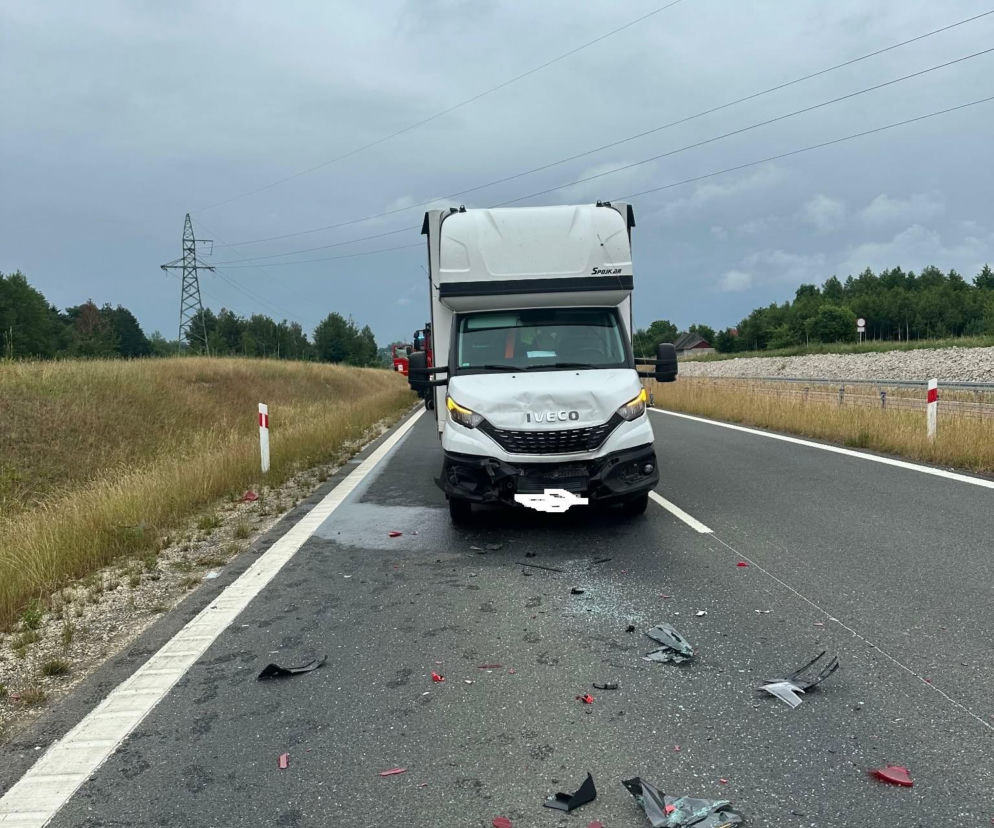 Wypadek na obwodnicy Wąchocka. Na drogę wybiegło zwierzę