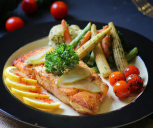 Jelita nie lubią tych produktów. Co jeść, gdy ból brzucha nie daje ci spokoju?