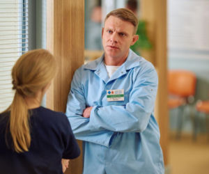 Na Wspólnej, odcinek 4185: Cieślik zeznaje, że jest ofiarą podstępu. Czy ktoś uwierzy w jego słowa?