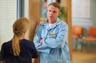 Na Wspólnej, odcinek 4185: Cieślik zeznaje, że jest ofiarą podstępu. Czy ktoś uwierzy w jego słowa?