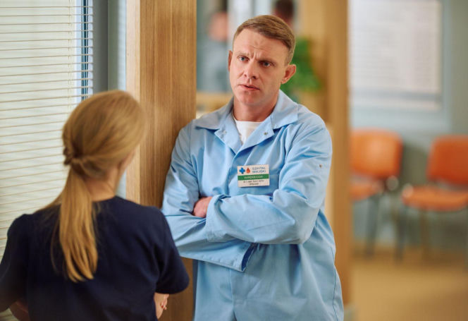 "Na Wspólnej", odcinek 4185: Cieślik zeznaje, że jest ofiarą podstępu. Czy ktoś uwierzy w jego słowa?