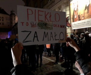 Protest przeciwko kardynałowi Stanisławowi Dziwiszowi w Krakowie