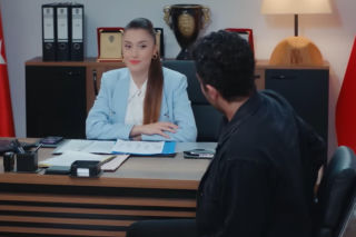 Dziedzictwo, odcinek 923: Sinan ratuje Aynur przed napastnikiem. Czy to naprawi ich relacje?