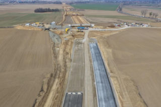 Budowa S8 pod Wrocławiem nabiera tempa. Zobacz najnowsze zdjęcia z placu budowy