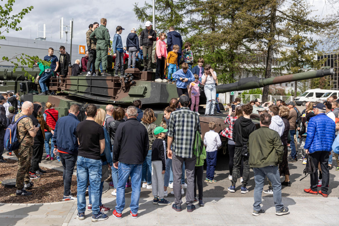 Wystawa sprzętu wojskowego z okazji 25. rocznicy przystąpienia Polski do NATO