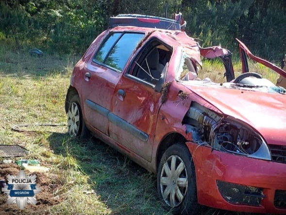 Jechał „kabrioletem” własnej roboty i doprowadził do kolizji. 20-latek uciekł pieszo!
