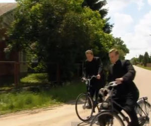 Ranczo 8 sezon. Ksiądz Maciej (Mateusz Rusin), ksiądz  Robert (Bartłomiej Kasprzykowski)