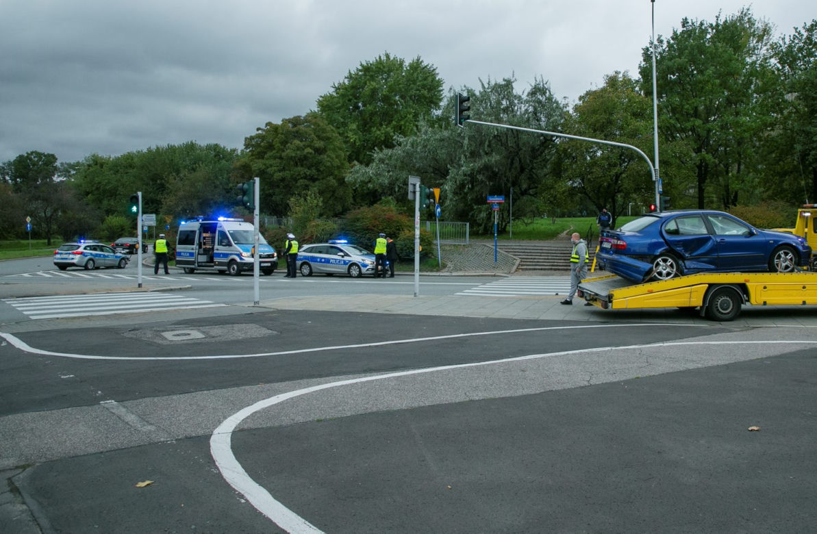  Policja rozbiła radiowóz na Krasińskiego