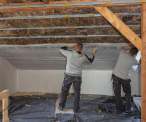 Koszt ocieplenia poddasza wełną 2026 - cena za m². Ile kosztuje robocizna?