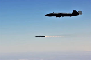 Australijski dron bojowy zestrzelił cel powietrzny rakietą AMRAAM. Lojalny Skrzydłowy  gotów do akcji?