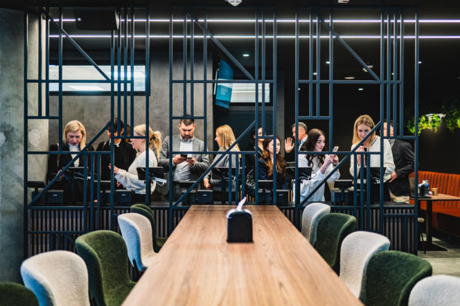 Olivia Prime z restauracją, gdzie AI kontroluje jakość i czas wydania