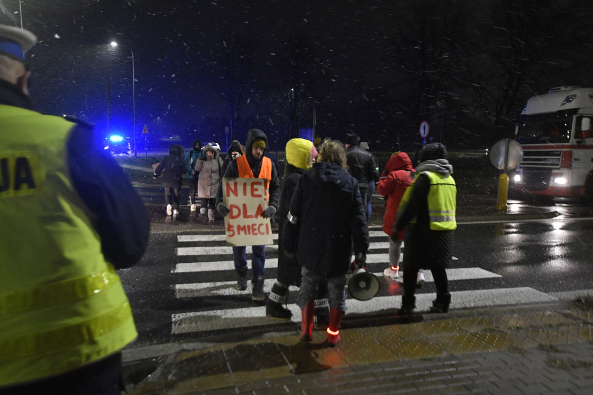 Blokowali rondo bo nie chcą smrodu. „Burmistrz sprzedał nasze zdrowie!”