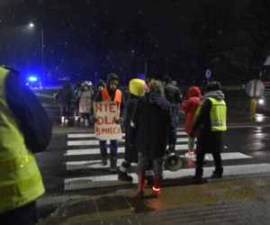 Blokowali rondo bo nie chcą smrodu. „Burmistrz sprzedał nasze zdrowie!”