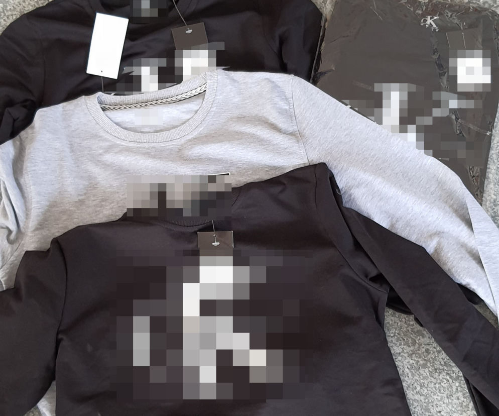 Podróbki markowych ubrań na rynku na bydgoskich Wyżynach