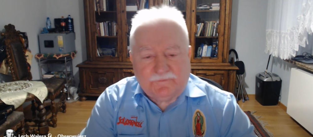 At the crack of dawn, a furious Lech Wałęsa recorded a video. "You're fools!"