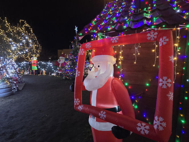 Bydgoski dom Griswoldów znów zachwyca. 300 tysięcy lampek robi niesamowity efekt