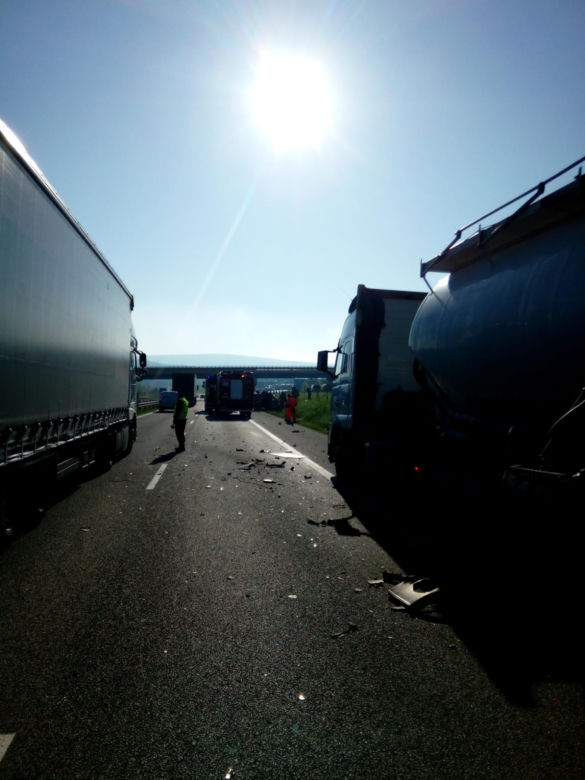 Wypadek na S7 w Kajetanowie koło Kielc. Dachował bus, jedna osoba poszkodowana
