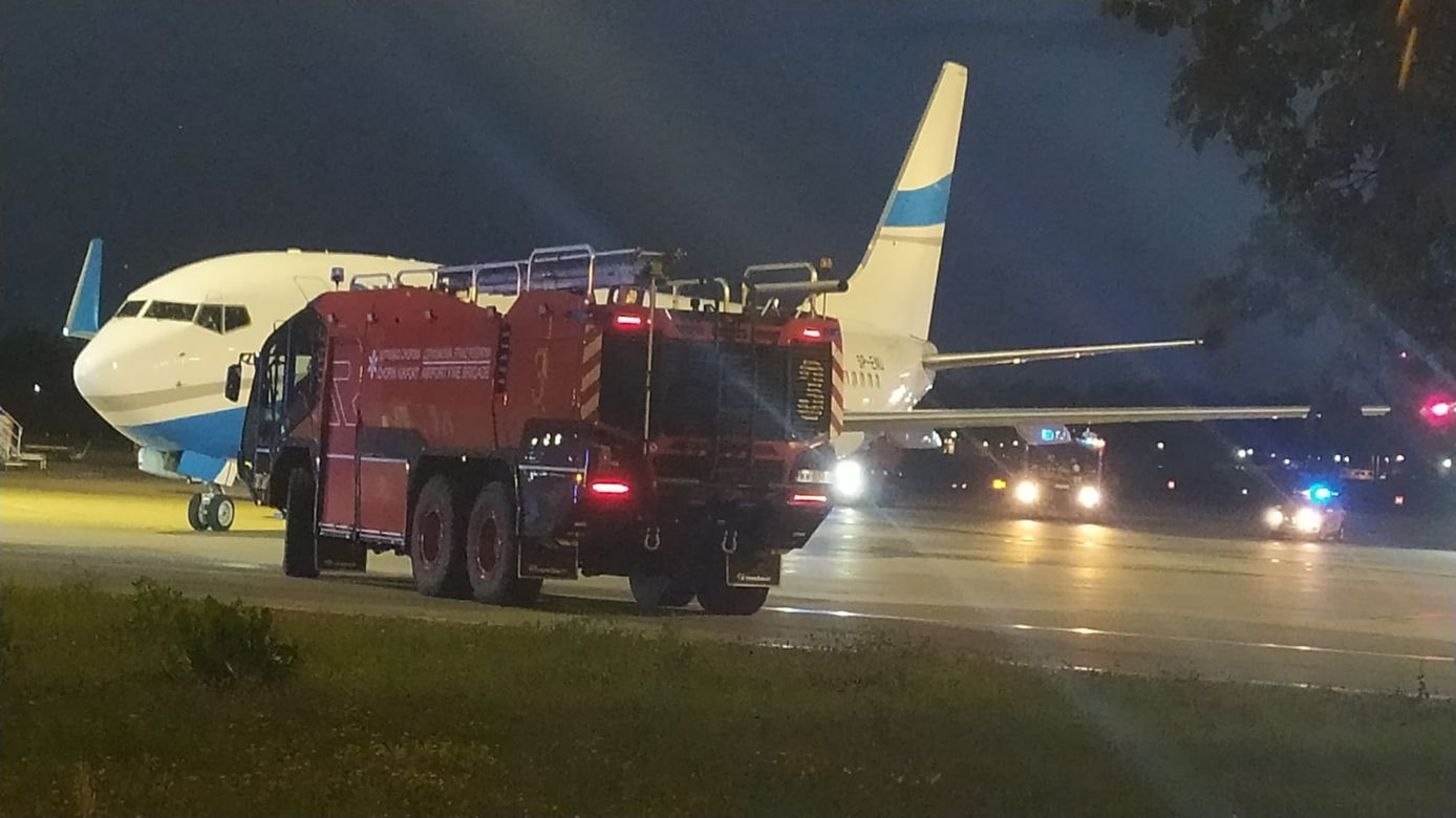 Awaryjne lądowanie samolotu na Okęciu. Pilot musiał wyłączyć silnik i spalać paliwo