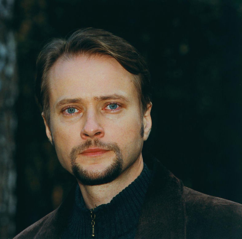 Od "Na dobre i na złe" po "Ojca Mateusza". Tak na przestrzeni lat zmieniał się Artur Żmijewski