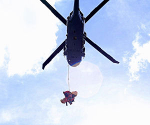 Lublin: Policyjny helikopter krążył nad miastem. Poważne działania policyjnych komandosów 