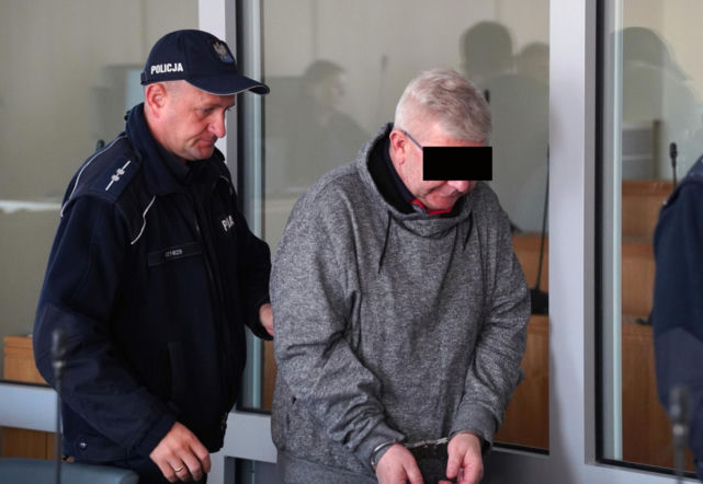Zanim uderzył siekierą i podpalił, ksiądz miał próbować otruć Anatola?! Nowe, szokujące fakty w sprawie