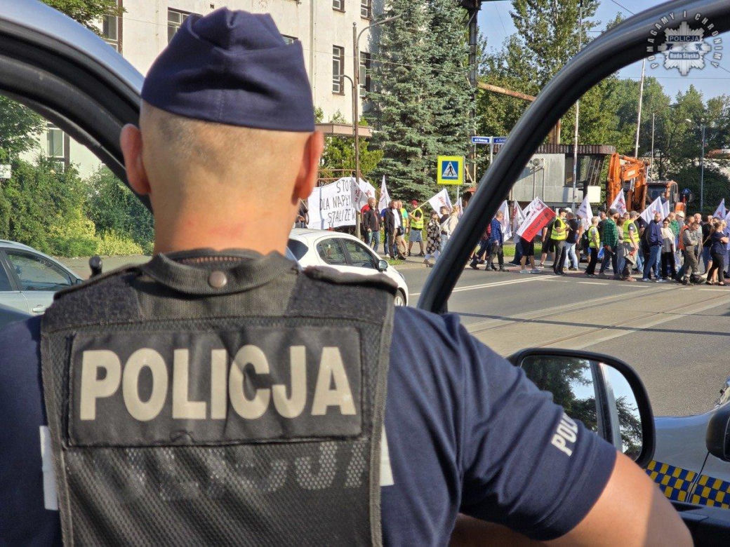 Protest hutników w Rudzie Śląskiej.  "Nie dla stali ze wschodu"