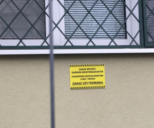 Ewakuacja mieszkańców z bloku na Woli. Budynek grozi zawaleniem