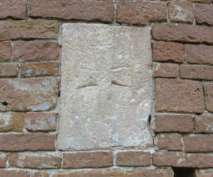 To najmniejsze miasto w województwie łódzkim. Powstało w średniowieczu, a jeszcze niedawno było wsią