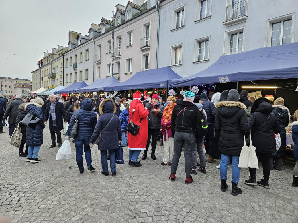 Jarmark Świąteczny w Biskupcu. Na scenie wystąpił zespół Arka Noego [ZDJĘCIA]