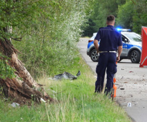 29-latek roztrzaskał się na drzewie. Młody kierowca nie miał szans
