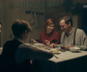Stulecie Winnych 3 odc. 28. Ewa (Sonia Mietielica), Michałek (Bruno Campbell), Ania (Urszula Grabowska), Michał (Stefan Pawłowski)